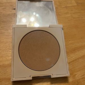 Ilia bronzer shade drawn in